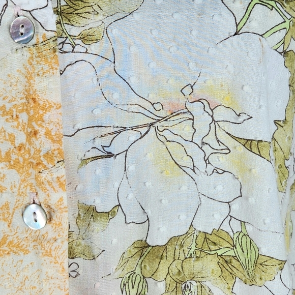 Caribbean Joe White & Multi Swiss Dot Floral V Neck Button Down Top Size 1X - Picture 3 of 8